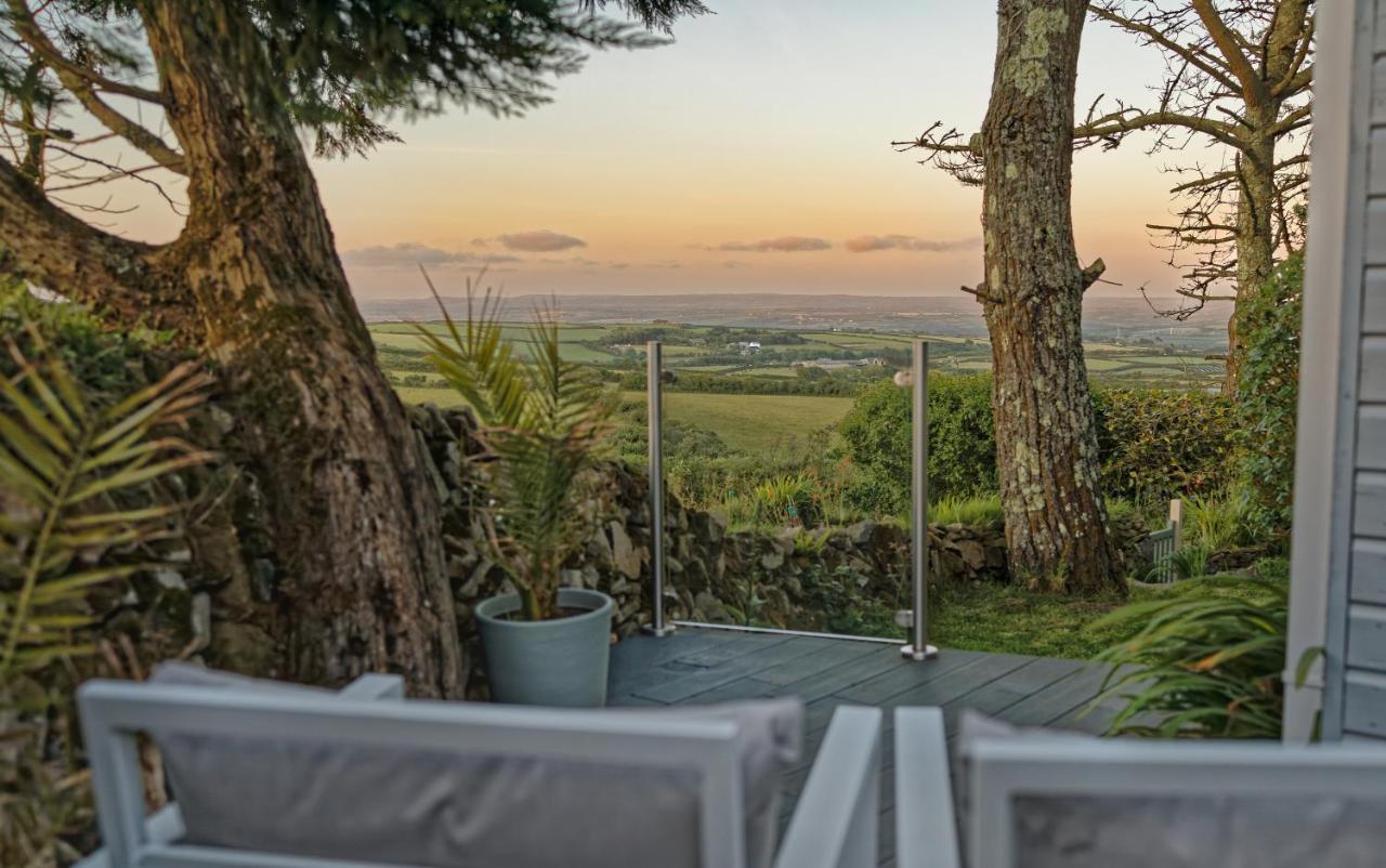 Scandi Cabin On A Hill, With Stunning Panoramic ViewsLudgvan エクステリア 写真