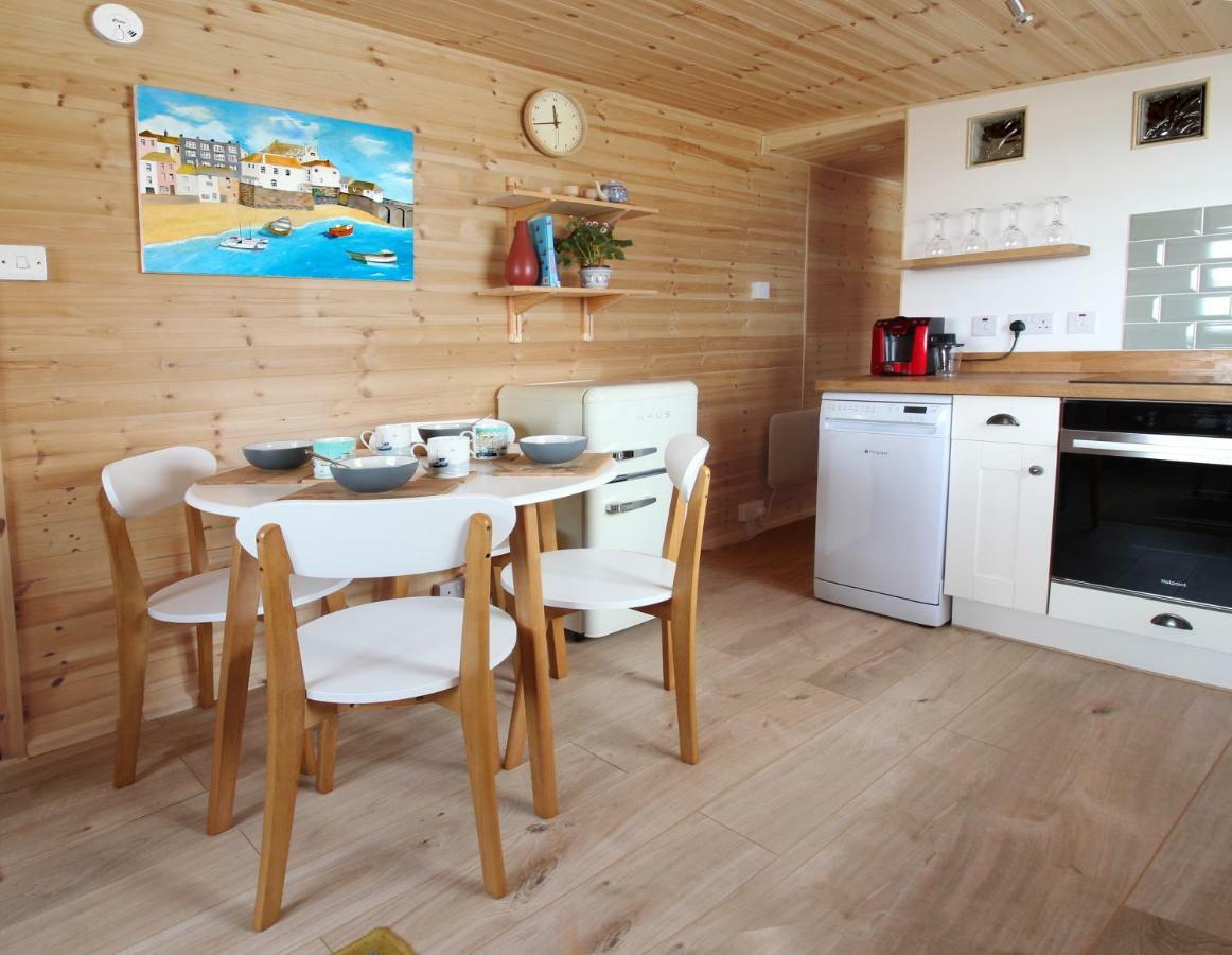 Scandi Cabin On A Hill, With Stunning Panoramic ViewsLudgvan エクステリア 写真