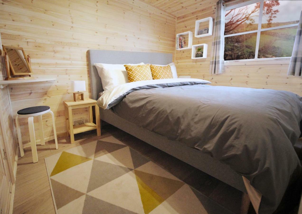 Scandi Cabin On A Hill, With Stunning Panoramic ViewsLudgvan エクステリア 写真